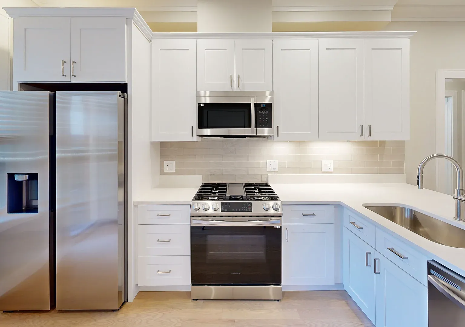 3 bed, 1000 sqft, $5,025 — Photo 1