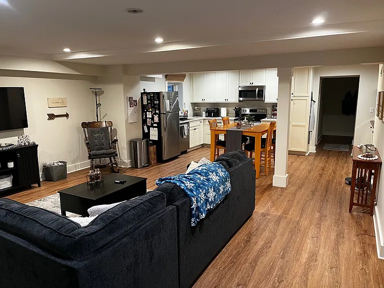 1407 W Cossitt Ave #4 — Photo 3