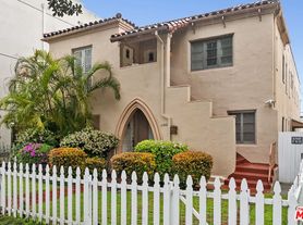 1142 S Clark Dr, Los Angeles, CA