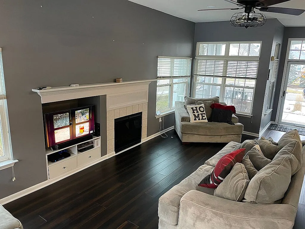 1085 Island Lake Dr photo 1