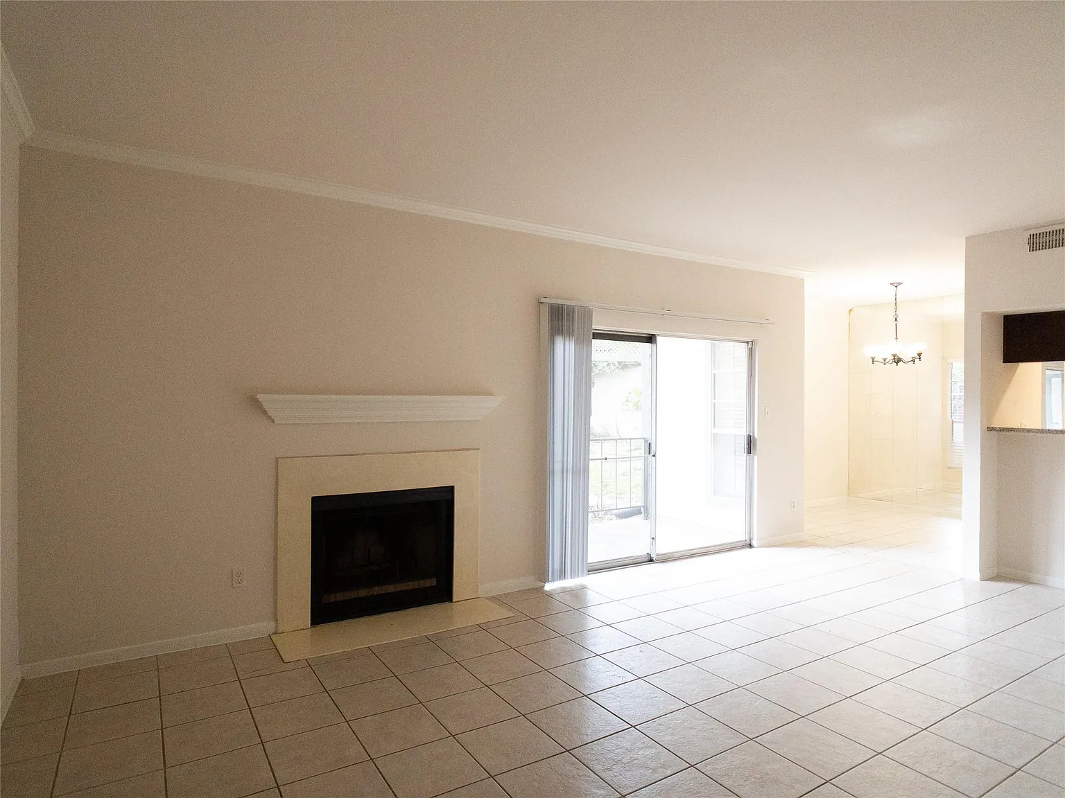 2 bed, 2.0 bath, 1016 sqft, $1,200 — Photo 3