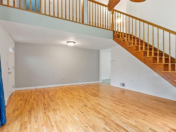 3rd image of 90 Royalston Rd