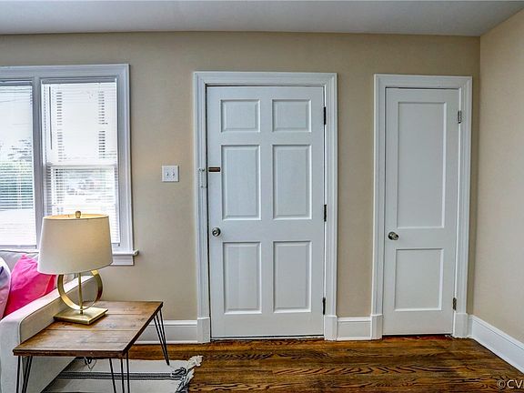 2nd image of 2922 Briar Ln