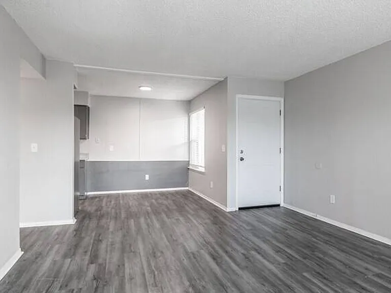 Windsor Gardens Apartments — Photo 16