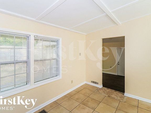 5th image of 2450 Rolling View Dr SE
