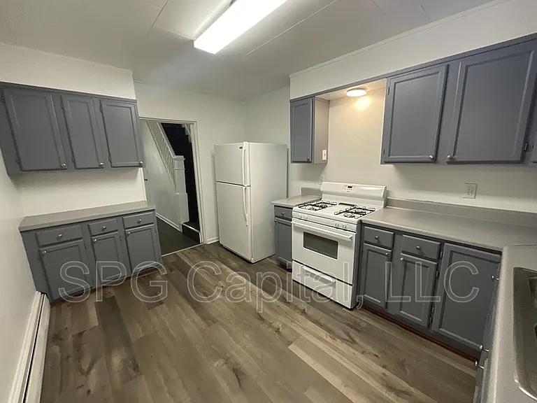 325 Lincoln St — Photo 2