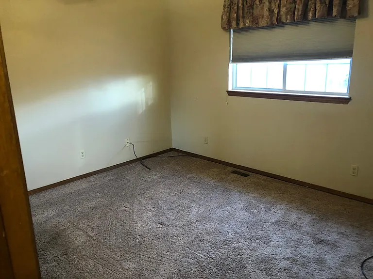 848 Elliott St — Photo 10