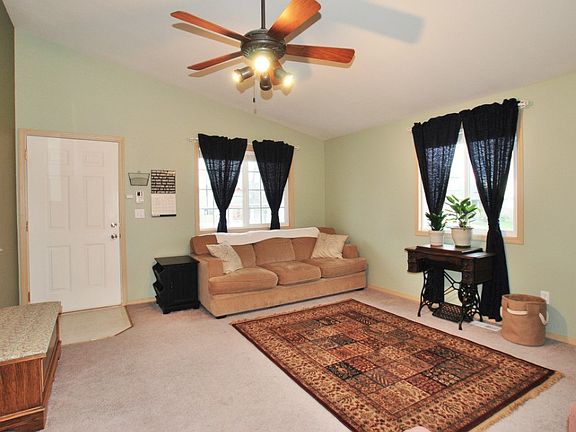 2nd image of 8529 12th St NE