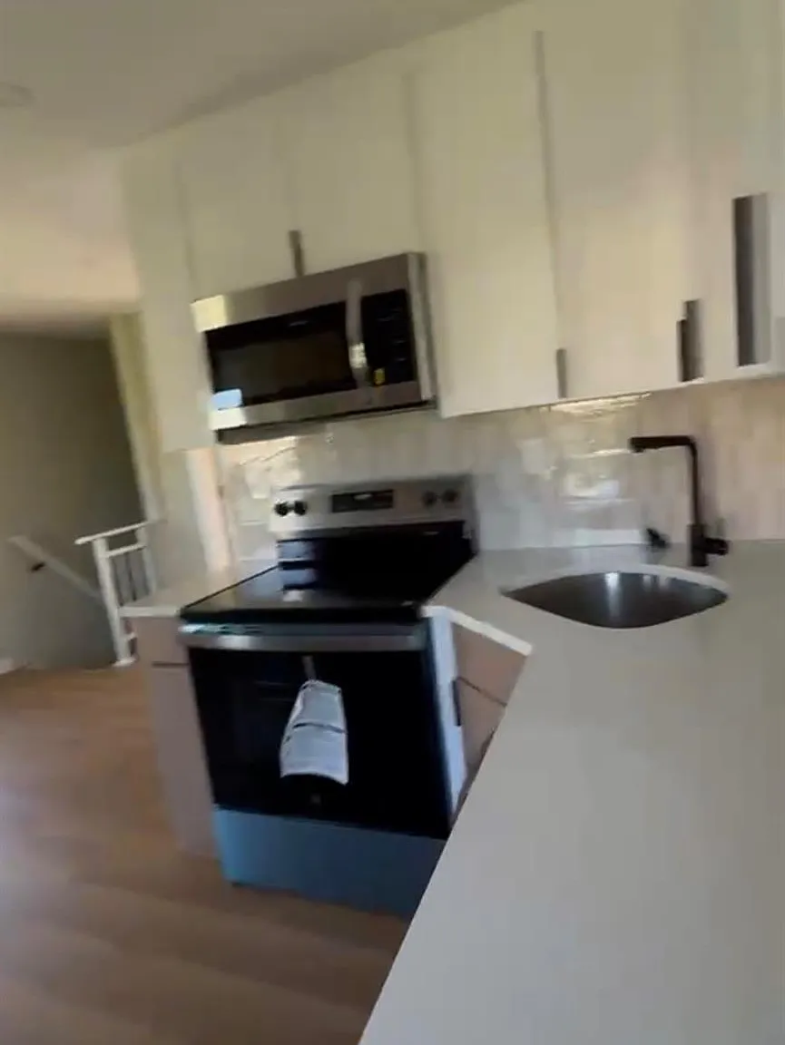 2 bed, 1.0 bath, $2,300 — Photo 3