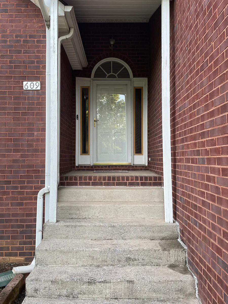 Building Photo - 609 Glenties Dr