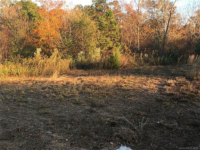 2nd image of 2819 Harrington Pl