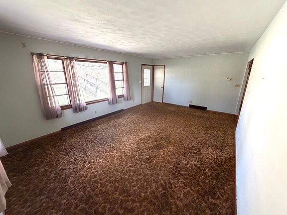 2nd image of 123 32nd Ave N