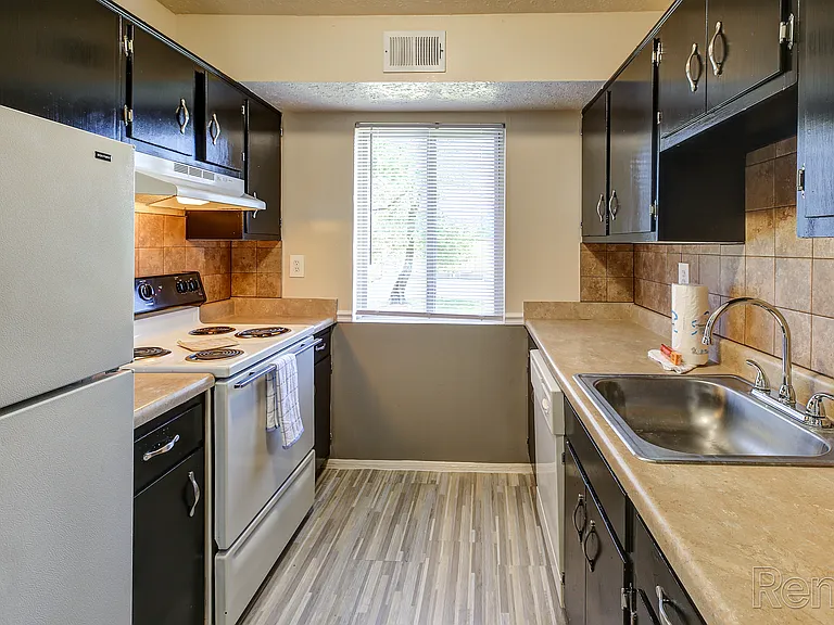 Glenview Apartments — Photo 110