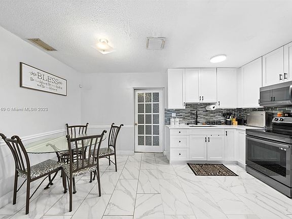 5th image of 271 NE 43rd St