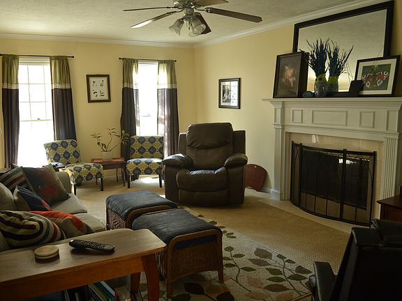3rd image of 117 Creekside Dr