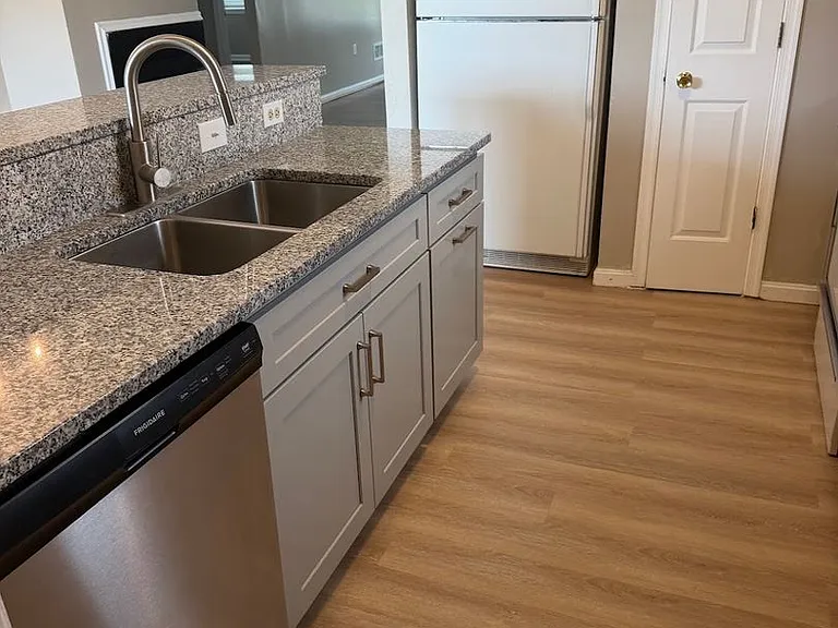 302 Peters Way — Photo 7