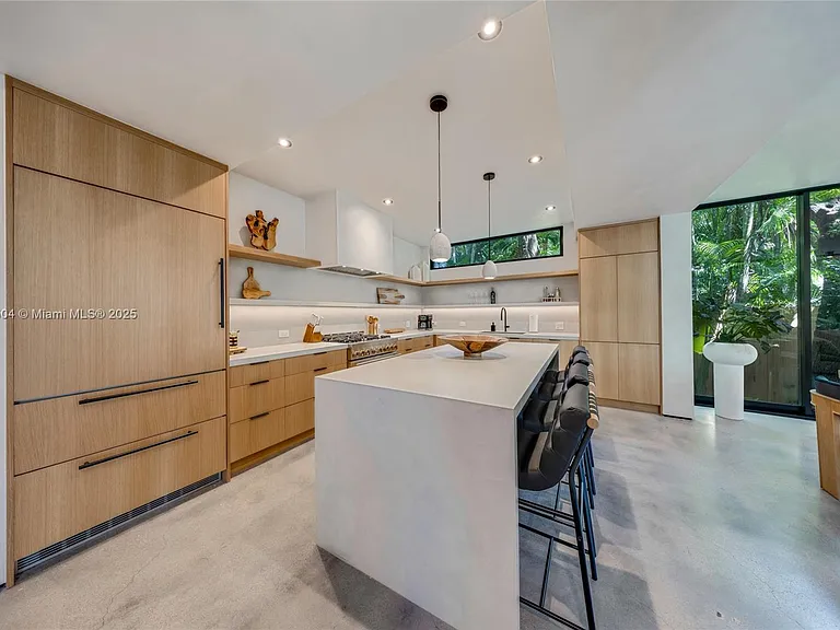 1000 NW 9th Ct — Photo 12