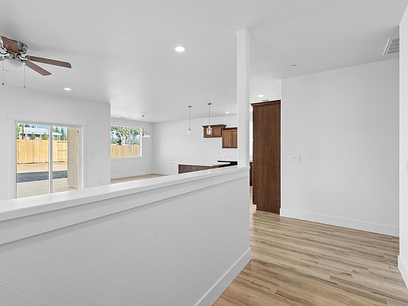 2nd image of 2789 Hawn Ave