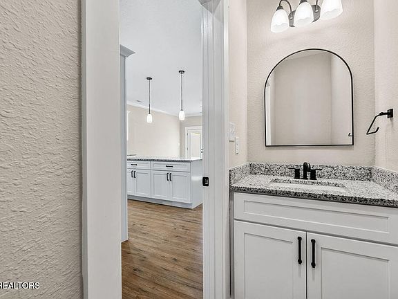 4th image of 721 Haig St Lot 11
