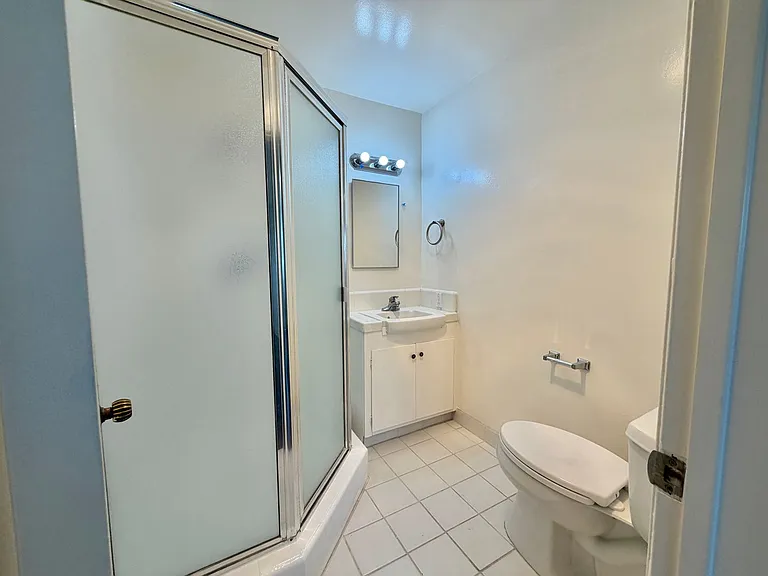 1100 Monterey Blvd — Photo 12