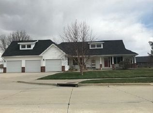 6107 Q Avenue Pl, Kearney, NE 68847
