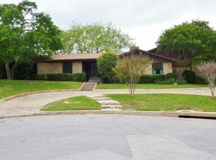 600 Blue Lake Dr, Fort Worth, TX 76103