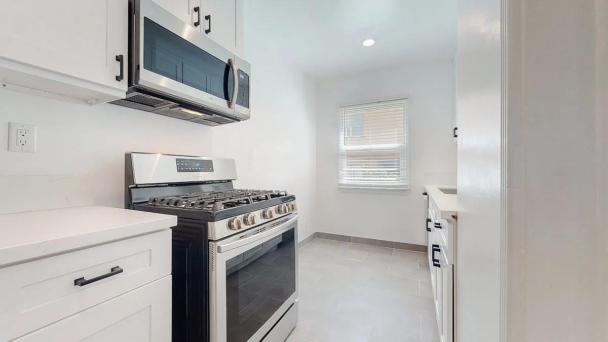 1 bed, 1.0 bath, 800 sqft, $3,150 — Photo 3