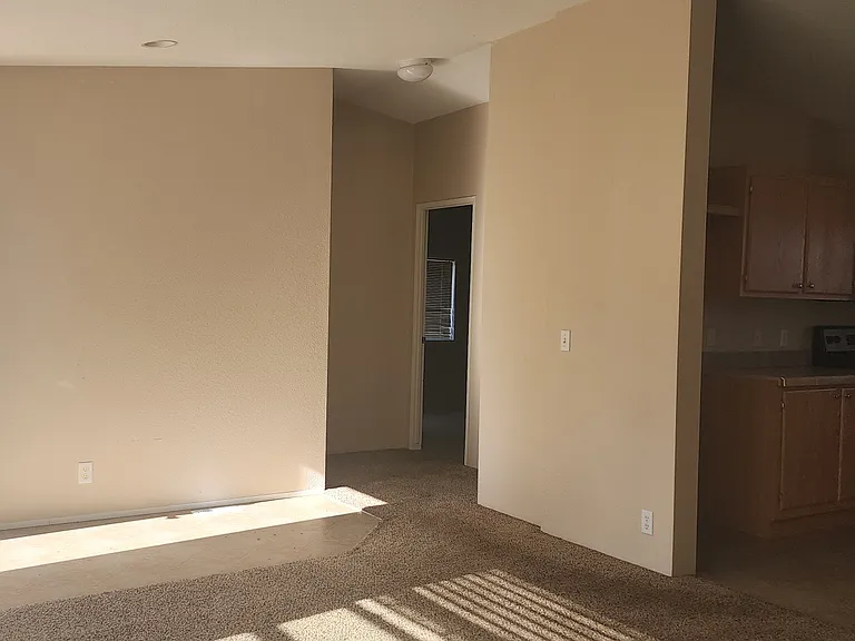 12262 Kaufman Rd NE — Photo 6
