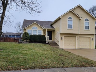 1202 Meadows Ln, Greenwood, MO, 64034