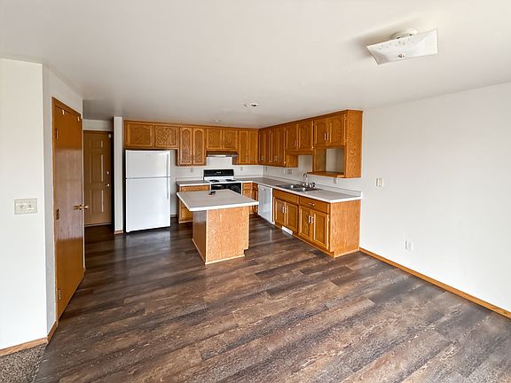 3rd image of 408 Aloysius Ct