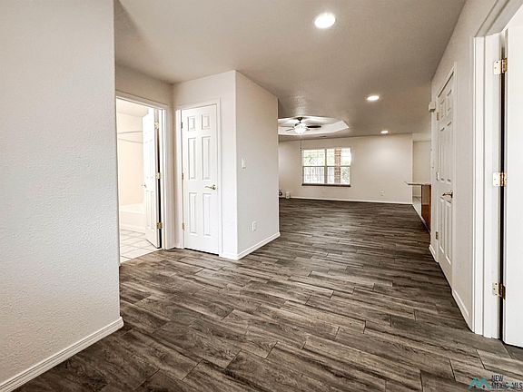 4th image of 501 Park Dr
