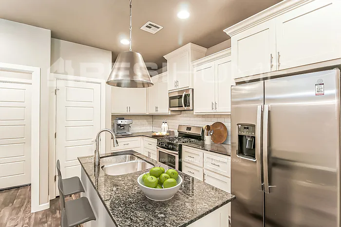 3 bed, 2.5 bath, 1771 sqft, $1,775 — Photo 2