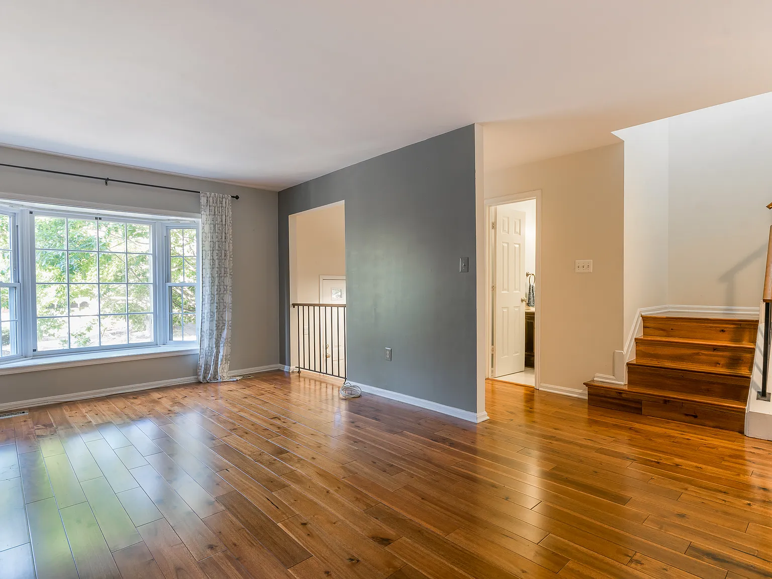 4 bed, 3.5 bath, 1712 sqft, $3,650 — Photo 2