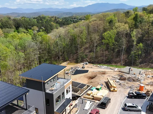 2939 Tipi Way, Pigeon Forge, TN 37863