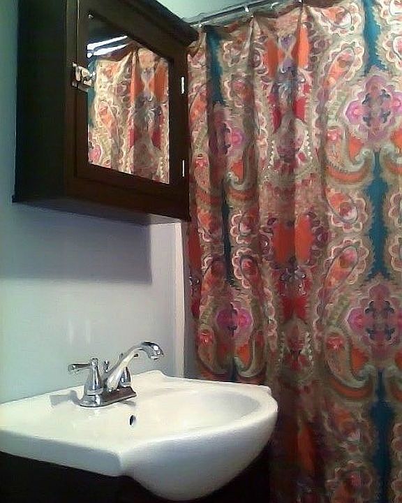 1st image of 424 Medina St