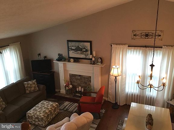 5th image of 9410 Horn Ave