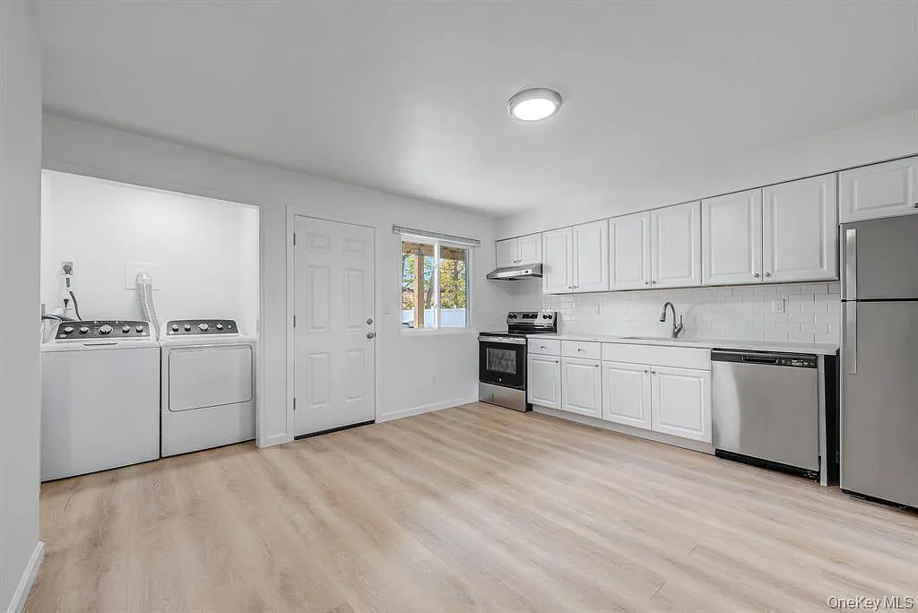 4 bed, 2.5 bath, 1500 sqft, $4,300 — Photo 3