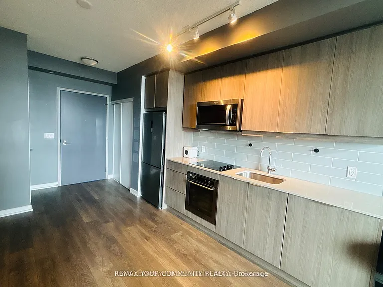 36 Manor Rd E #1302 — Photo 16