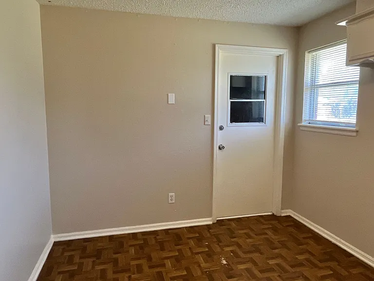 708 N Norman Ave — Photo 7