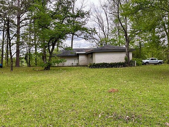 3rd image of 975 Finley Rd