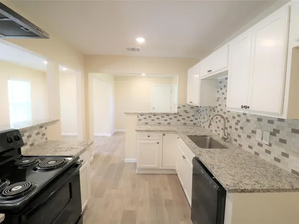 1702 3rd Ave N, Texas City, TX 77590