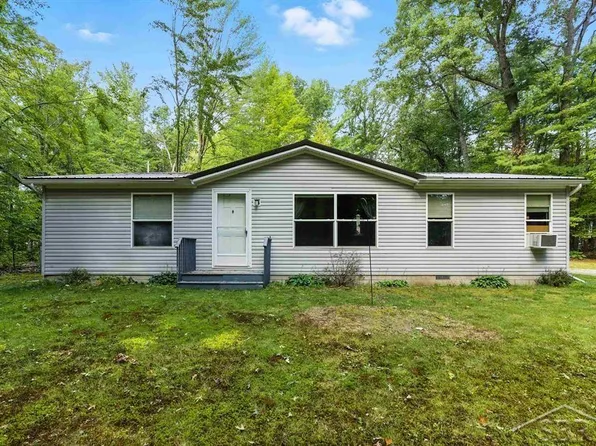 450 W Wackerly Rd, Sanford, MI 48657