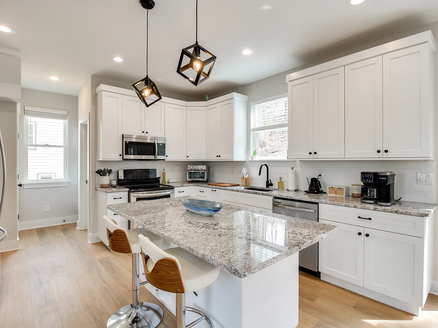 3 bed, 2.5 bath, 1568 sqft, $2,999 — Photo 4