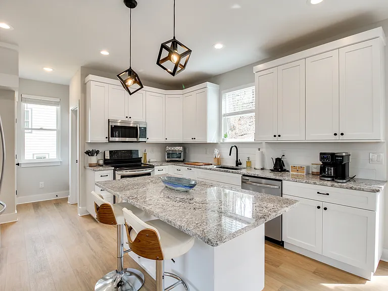 406 Dempsey Ln — Photo 4
