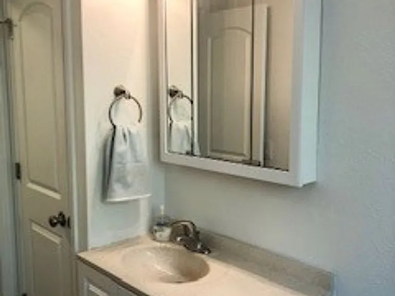 466 E Woodland Ave — Photo 9