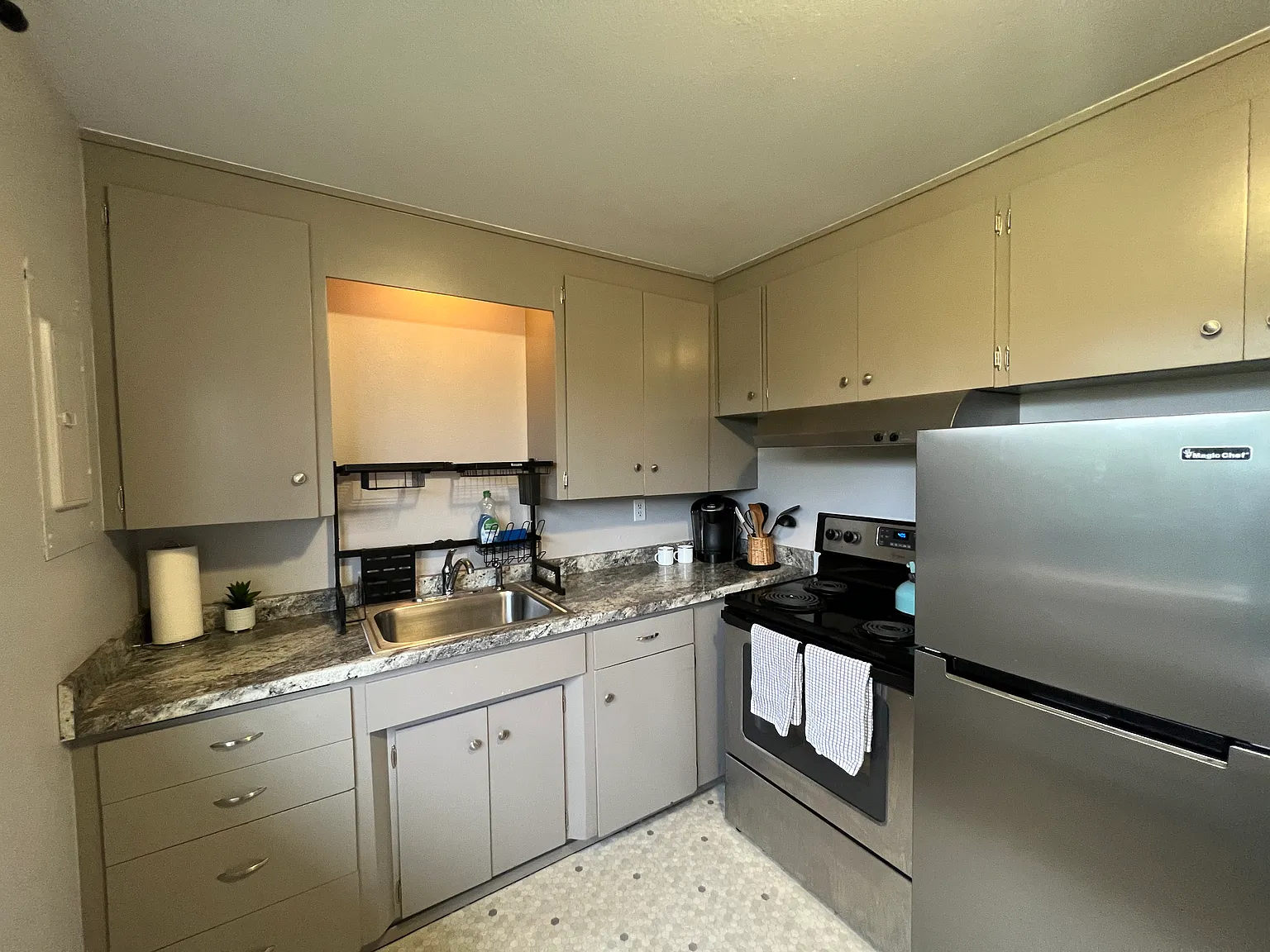 1104 N Pine St — Photo 4