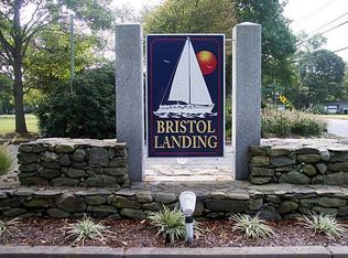 15 Weetamoe Farm Dr, Bristol, RI 02809