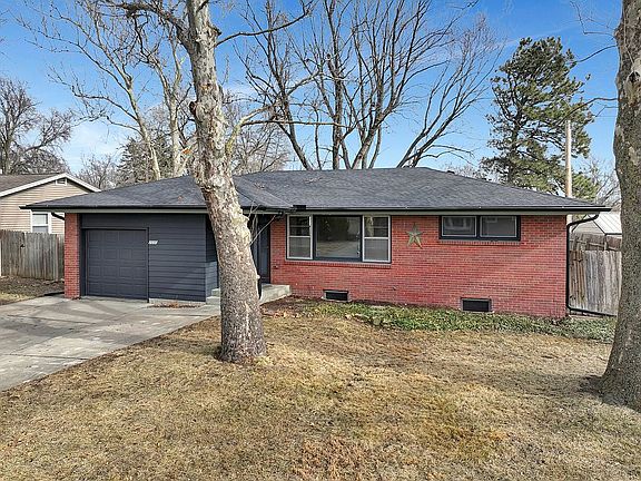 4th image of 2030 E Manor Dr