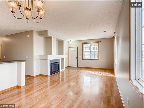 2nd image of 906 Willow Glen Dr