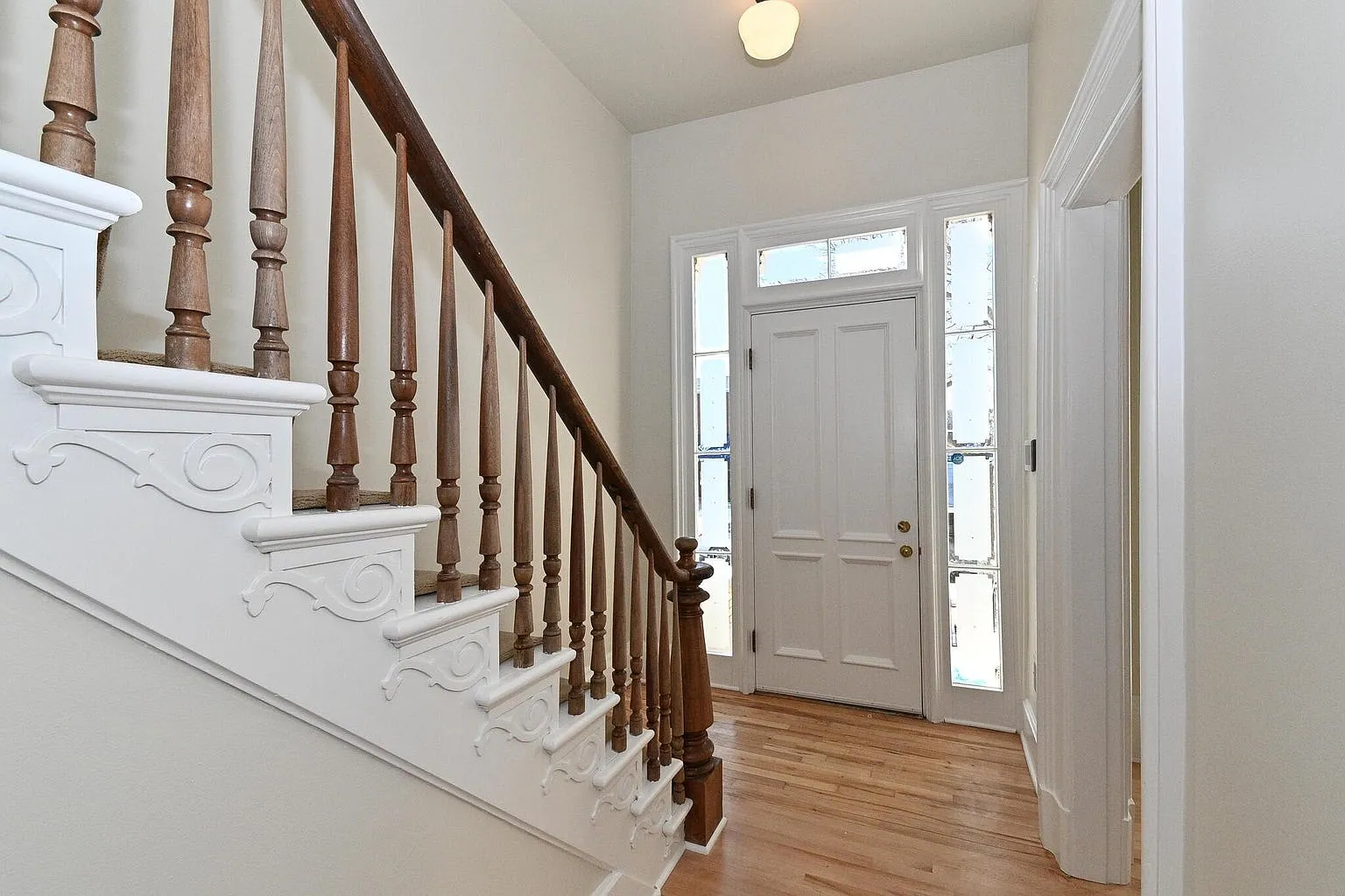 4 bed, 2.5 bath, 2179 sqft, $3,000 — Photo 2